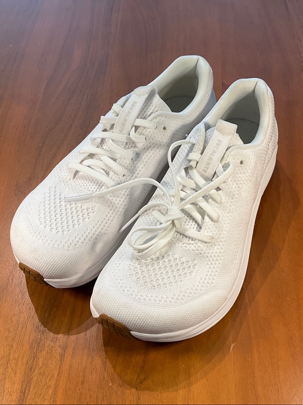 Escalante 5 Altra Women's White Knit Lace-Up Running Shoes with Brown sample
